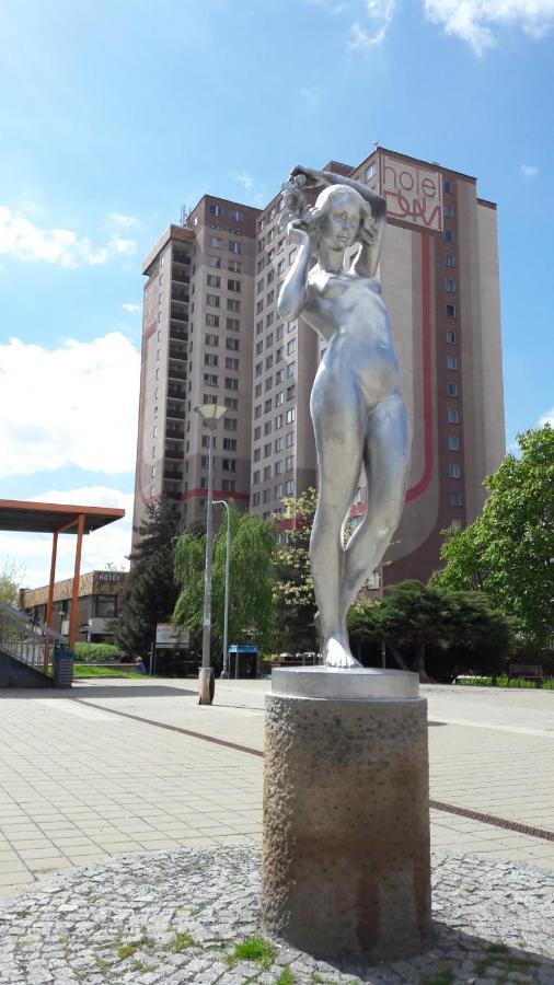 Albergue Tvm Tower Modrany Praga Exterior foto