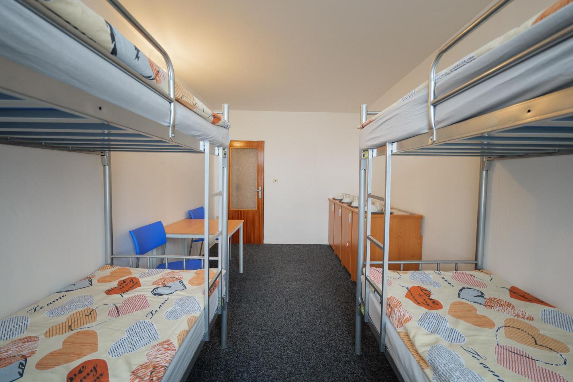 Albergue Tvm Tower Modrany Praga Exterior foto