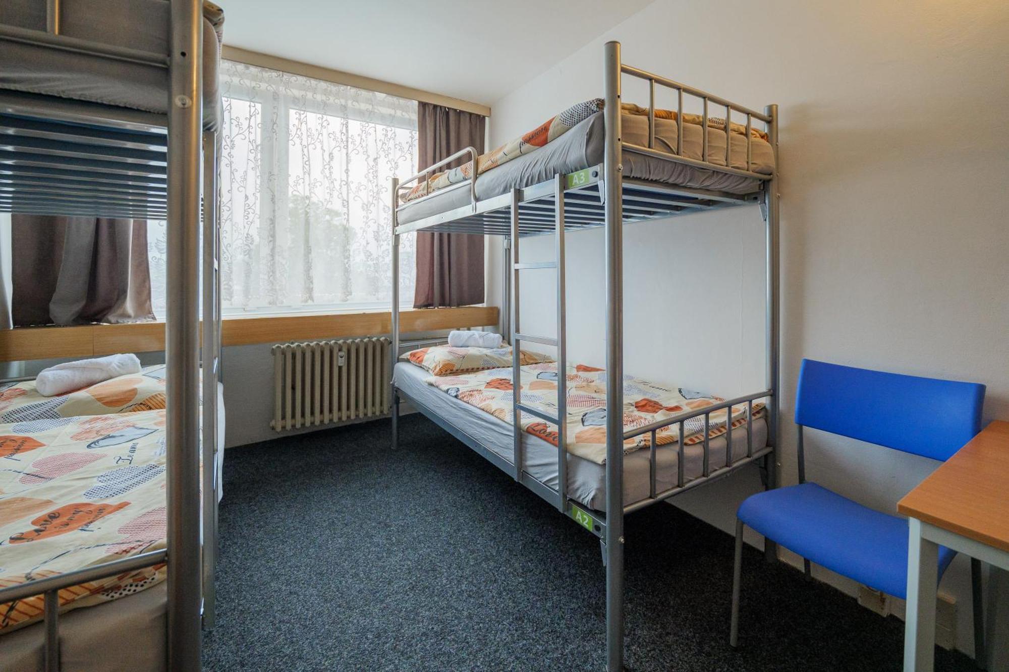 Albergue Tvm Tower Modrany Praga Exterior foto