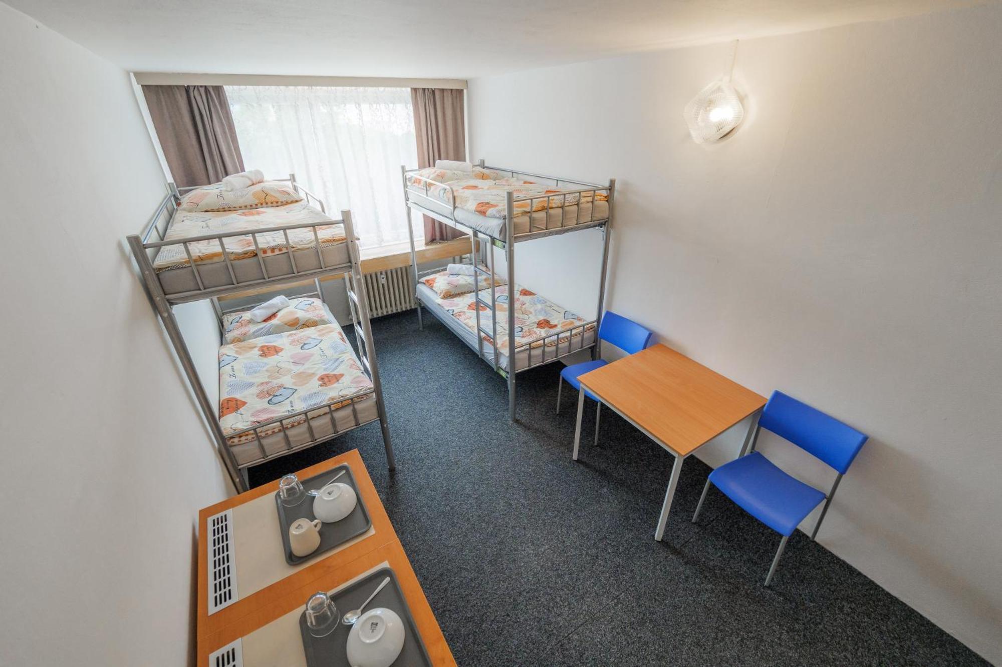 Albergue Tvm Tower Modrany Praga Exterior foto
